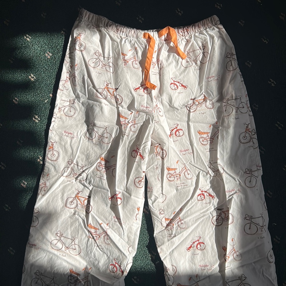 Women’s large lounge pants.